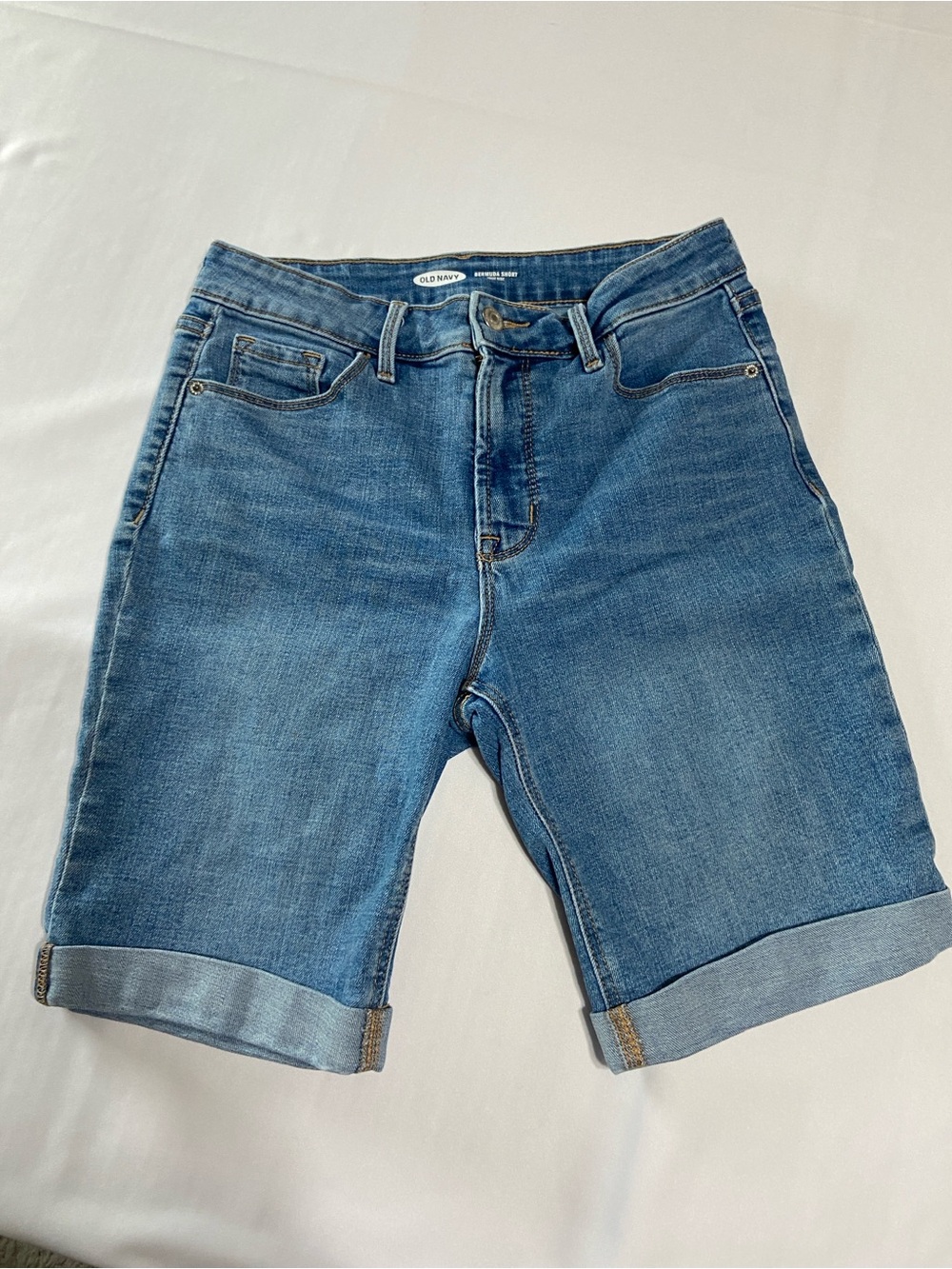 Old Navy Women's Bermuda Short High Rise Denim Jean Shorts Size 2